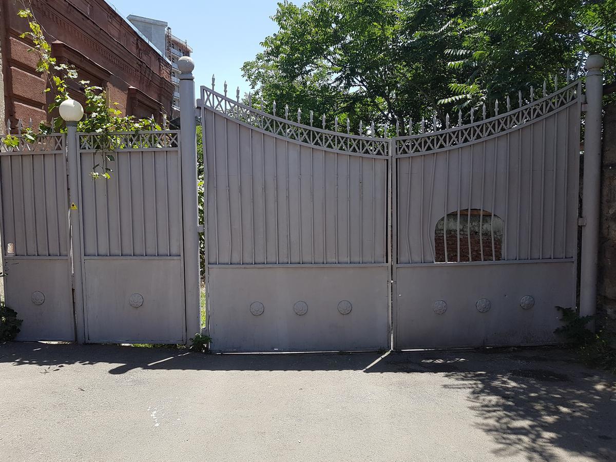 Tbilisi Yard Hostel Exteriör bild