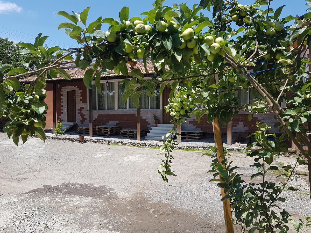 Tbilisi Yard Hostel Exteriör bild
