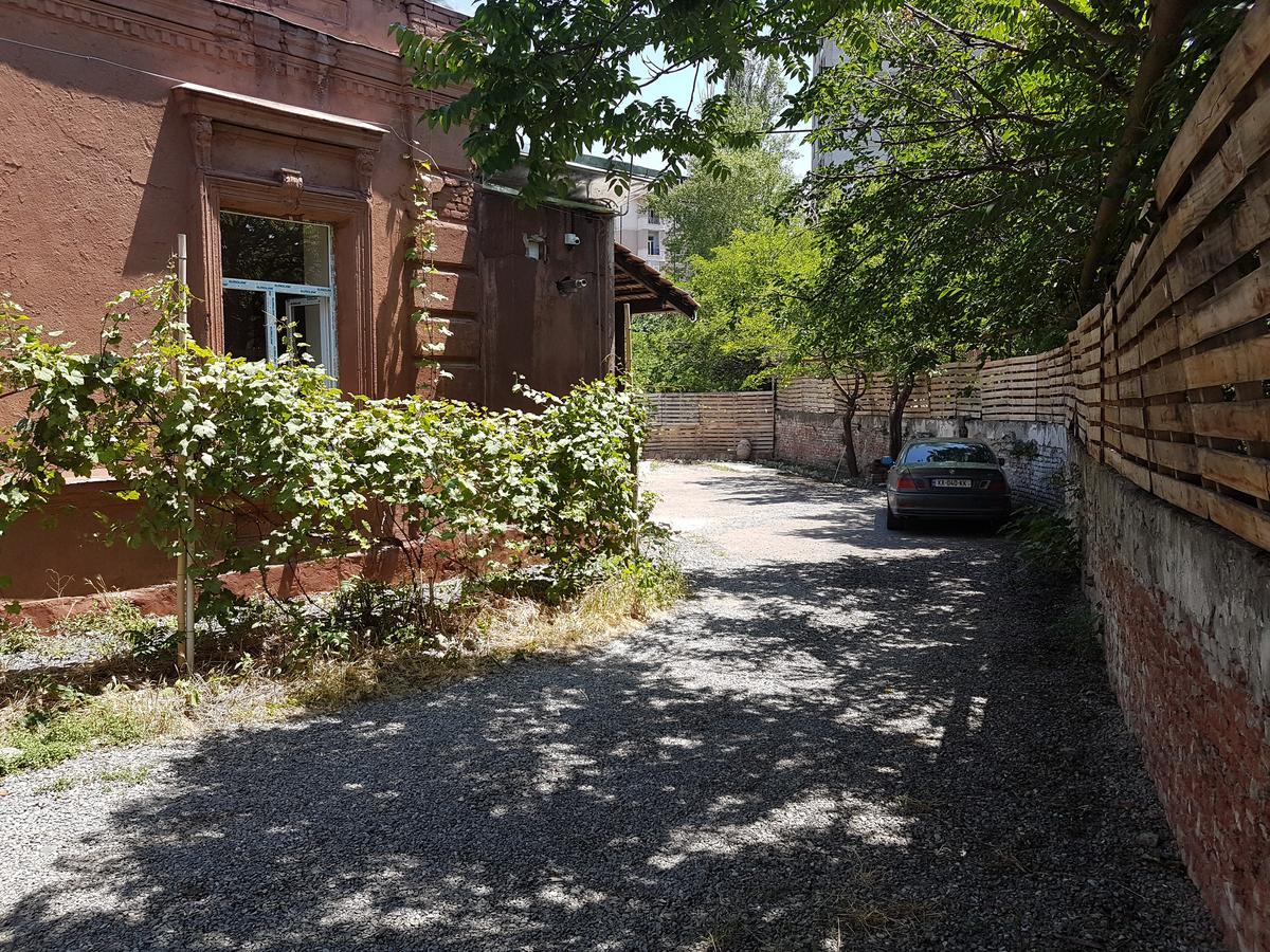 Tbilisi Yard Hostel Exteriör bild